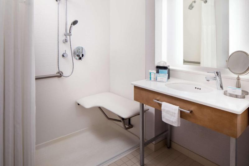 Hampton Inn & Suites Miami/Brickell-Downtown - image 11