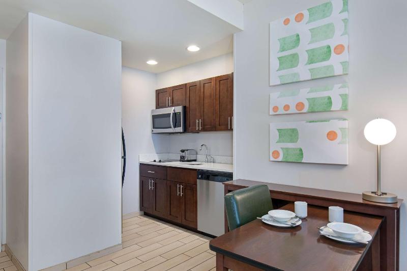 One-Bedroom King Suite - Non-Smoking image 4
