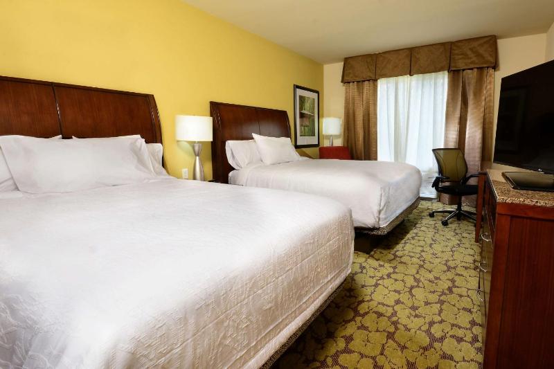 Queen Room with Two Queen Beds image 4