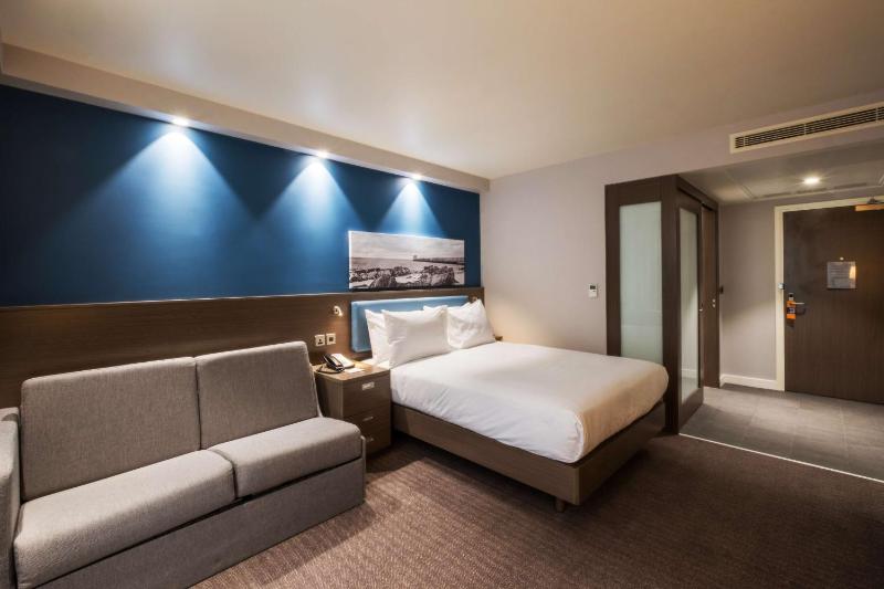 Queen Room with Sofa Bed image 1