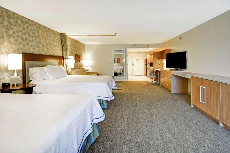 Queen Studio with Two Queen Beds - Non-Smoking image 4