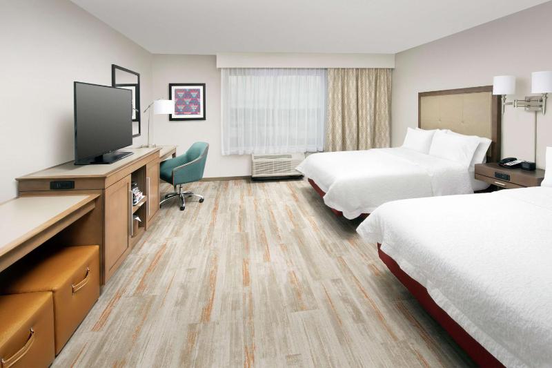 Queen Room with Two Queen Beds - Mobility Access/Non-Smoking image 3