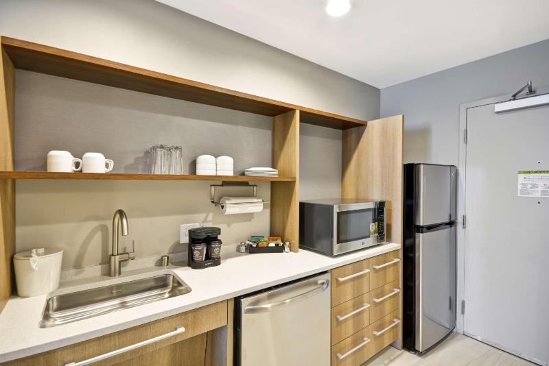 King Studio Suite - Mobility Access/Non-Smoking image 3