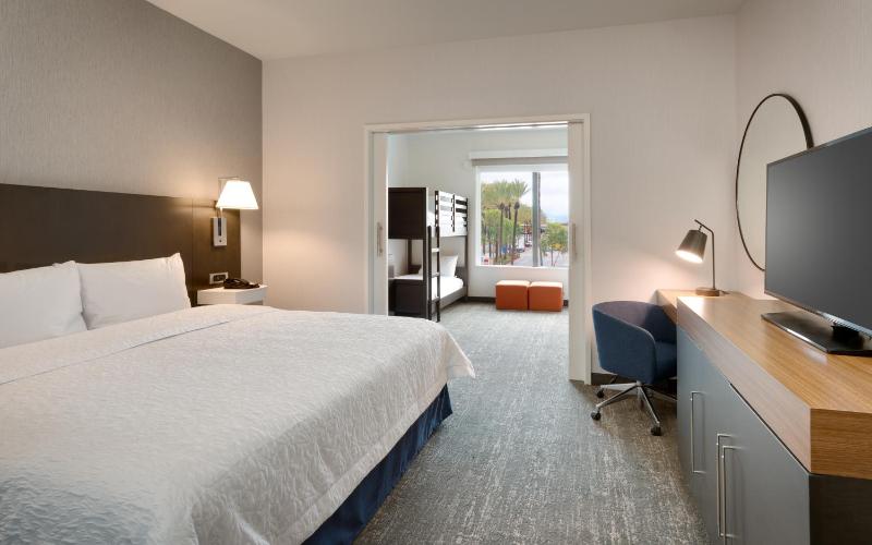 One-Bedroom Family Suite - Non-Smoking image 1