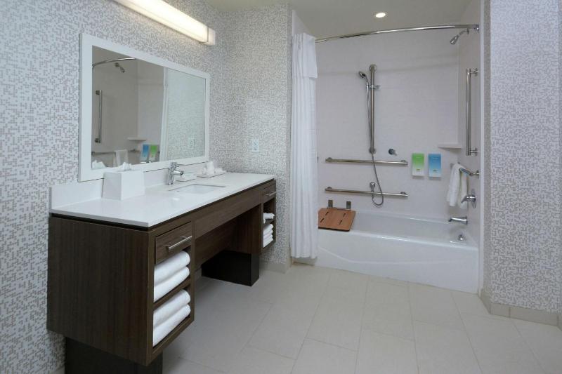 King Suite - Mobility Access/Non-Smoking image 2