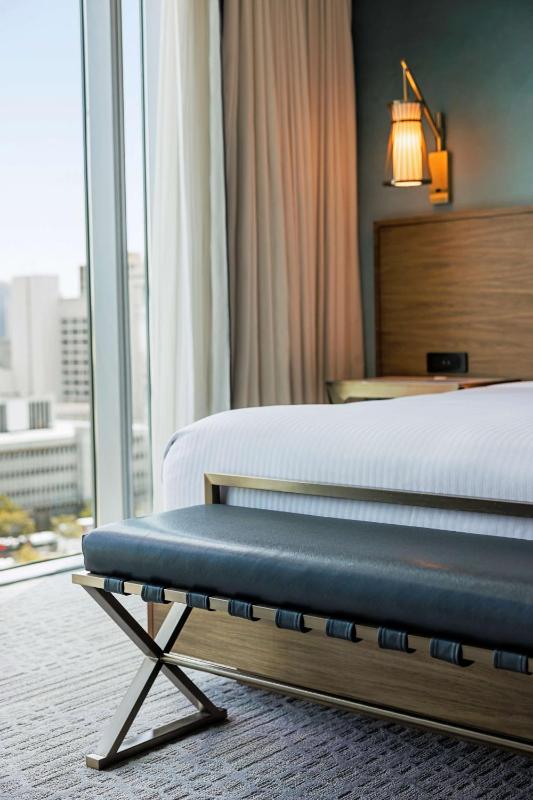 King Room with City View image 2