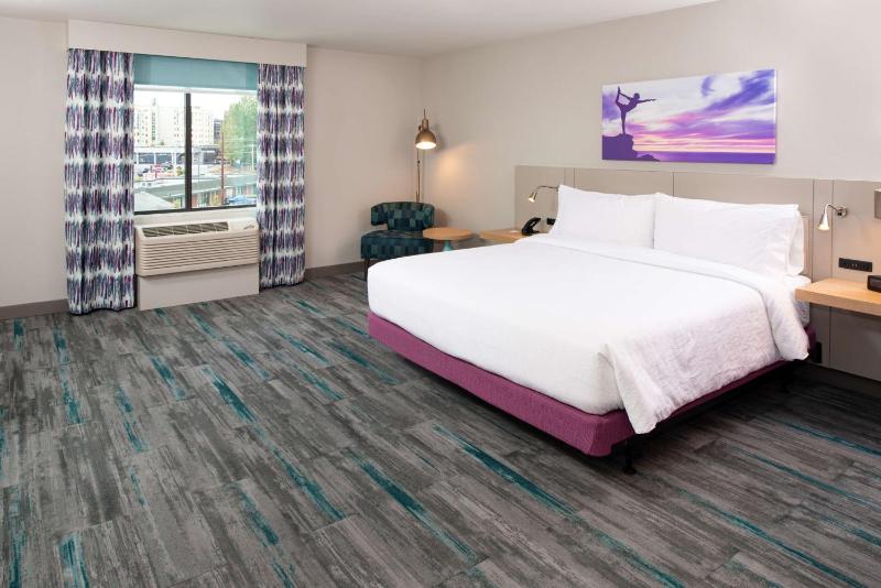 King Room image 3