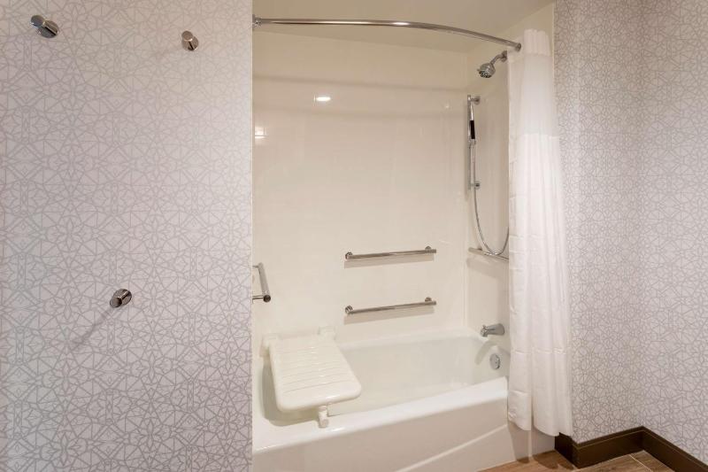 Queen Room with Two Queen Beds - Mobility Access/Non-Smoking image 2