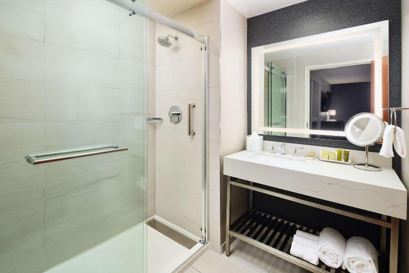 King Suite image 2