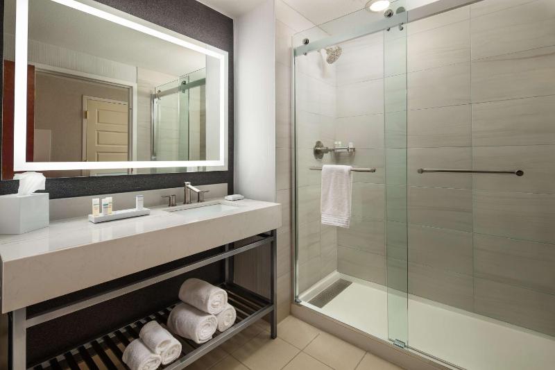 Executive King Room image 2