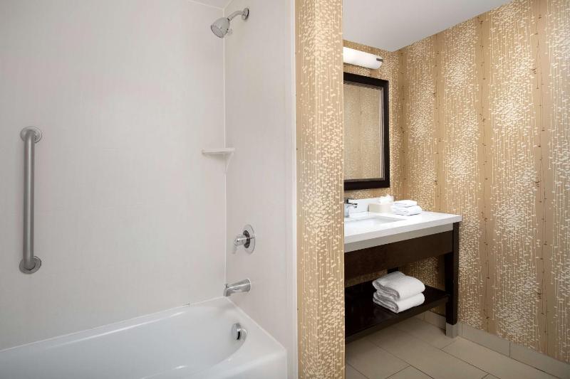 King Suite with Kitchen image 2