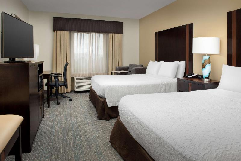 Queen Room with Two Queen Beds - Mobility Access/Non-Smoking image 4