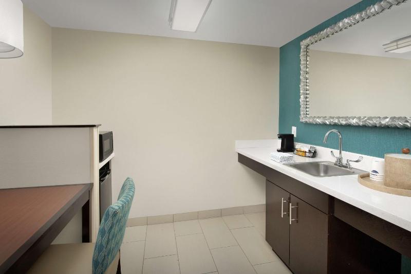 King Suite - Non-Smoking image 3