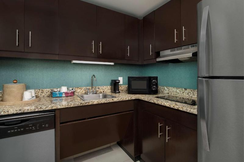 King Suite - Non-Smoking image 4