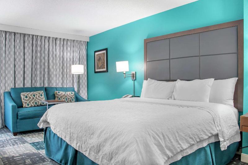 King Room with King Bed - Non-Smoking image 3
