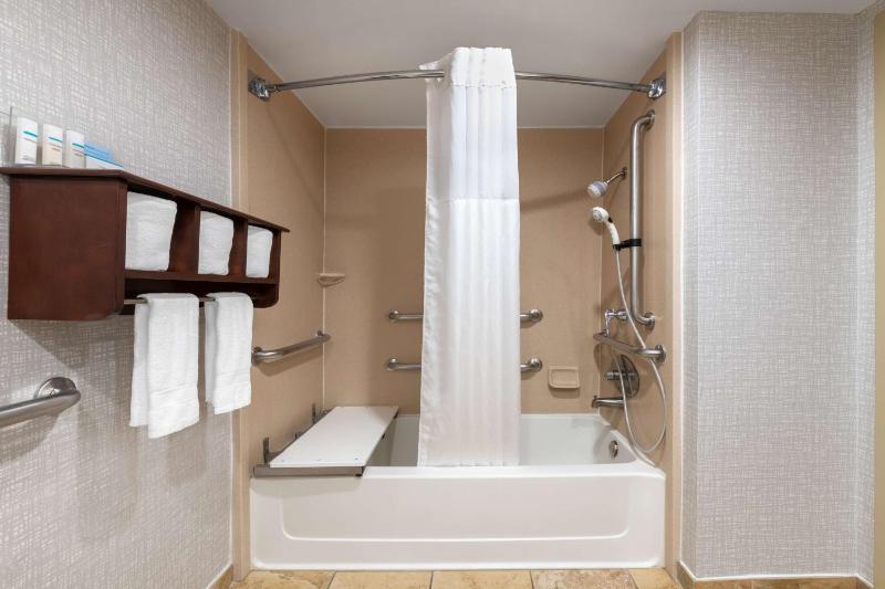 King Room - Mobility Access/Non-Smoking image 3