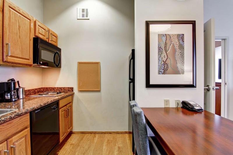 King Suite - Hearing Access/Non-Smoking image 3