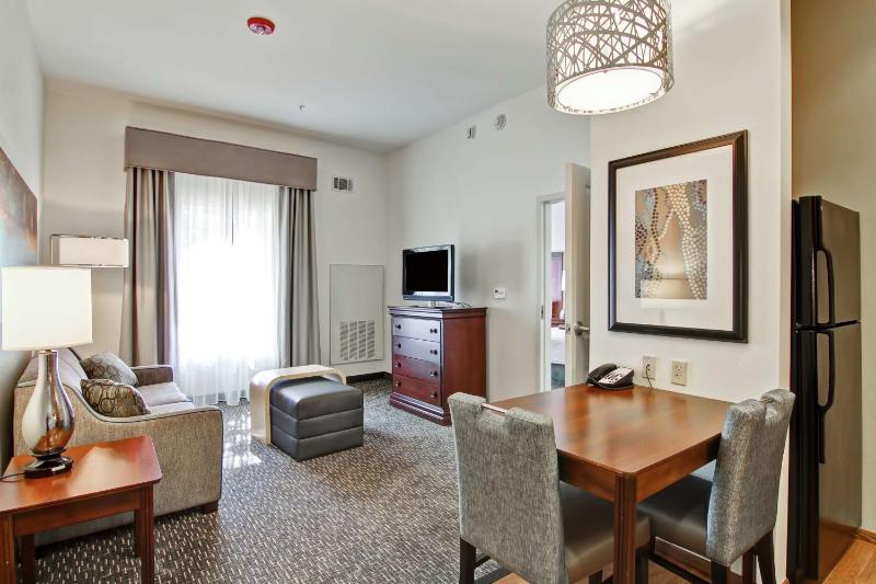 One-Bedroom King Suite - Non-Smoking image 3