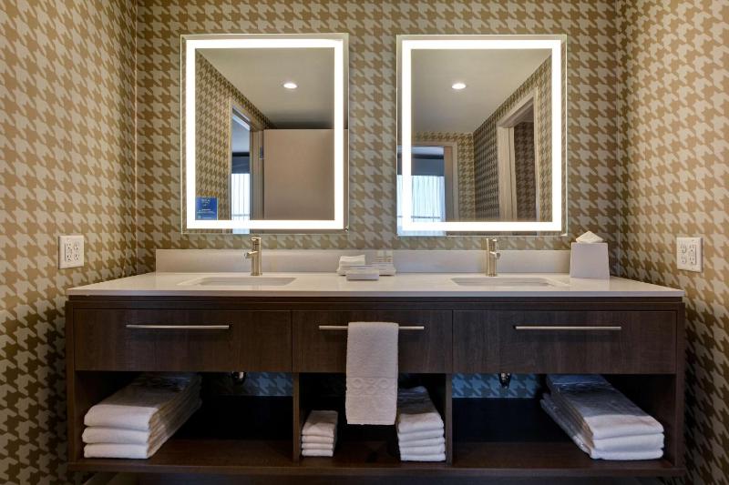 Two-Bedroom Suite - Non-Smoking image 2