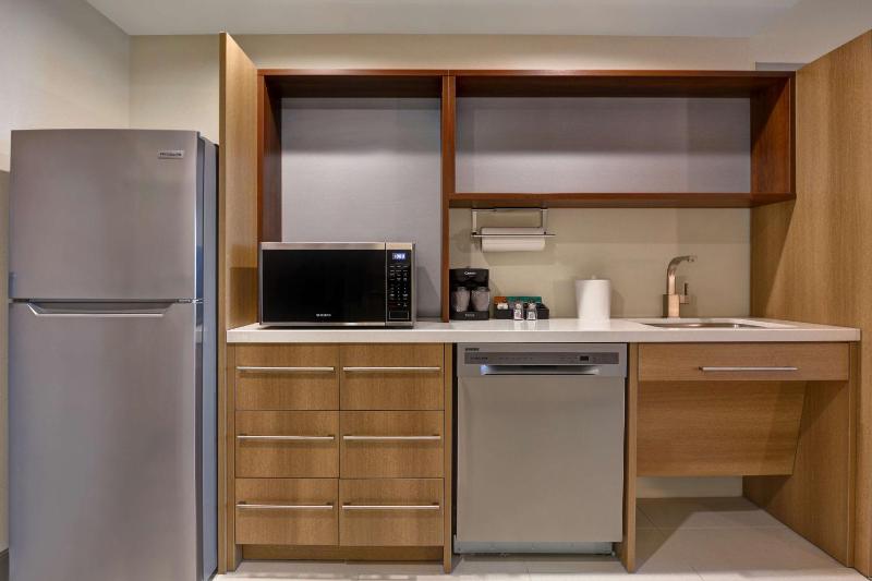 One-Bedroom King Suite - Non-Smoking image 3