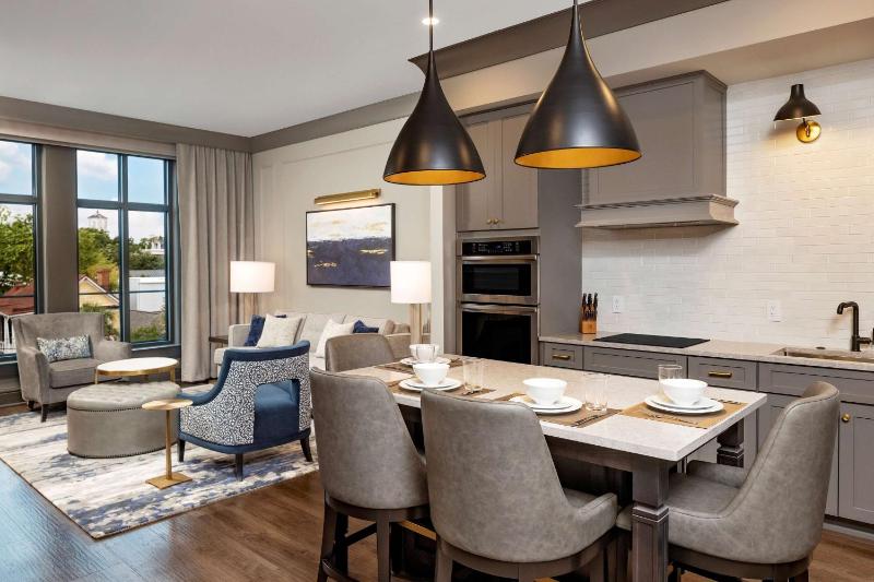 One-Bedroom King Suite Plus image 1