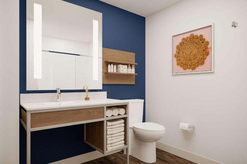 King Room - Hearing Accessible image 4