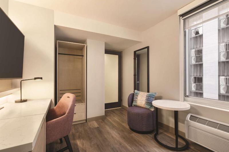 King Room image 4