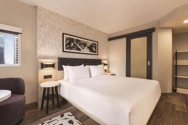 King Room with Roll-In Shower - Mobility/Hearing Accessible image 3