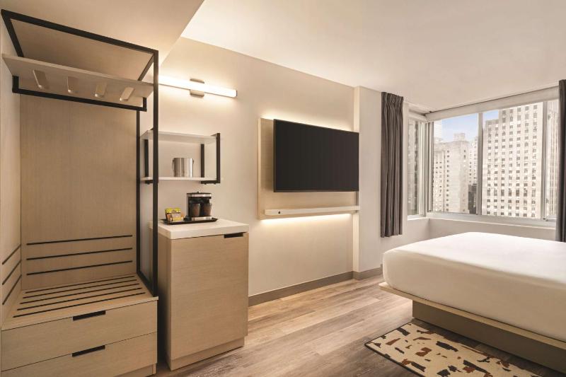 King Studio Suite image 2