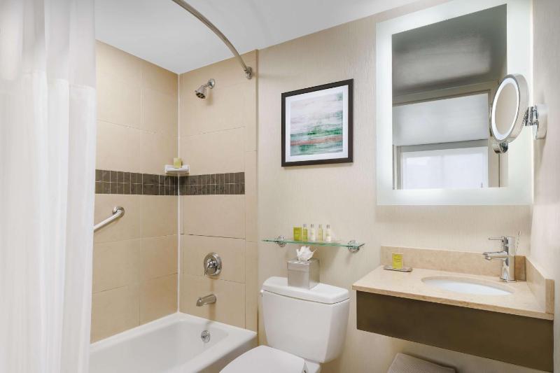 King Room - Non-Smoking image 2