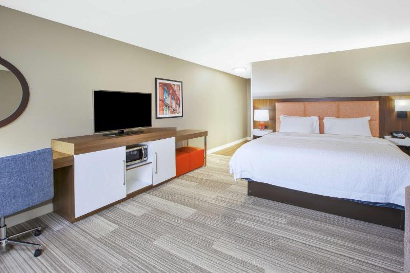 King Room with Sofa Bed - Non-Smoking image 3
