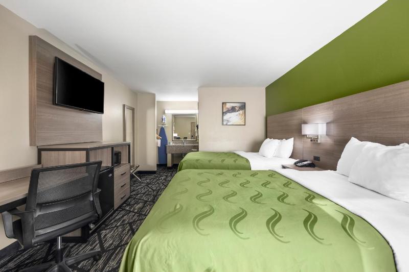 Double Room with Two Double Beds - Smoking image 4