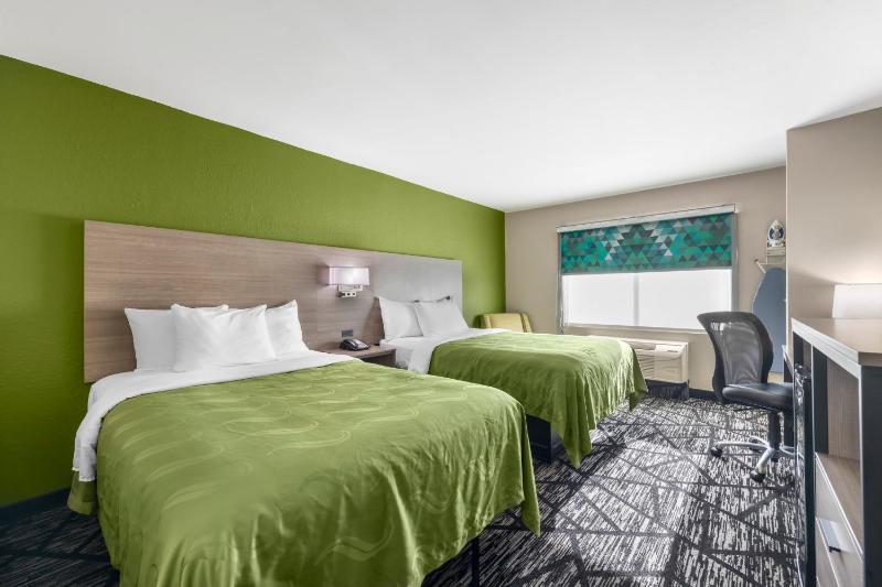 Double Room with Two Double Beds - Smoking image 2