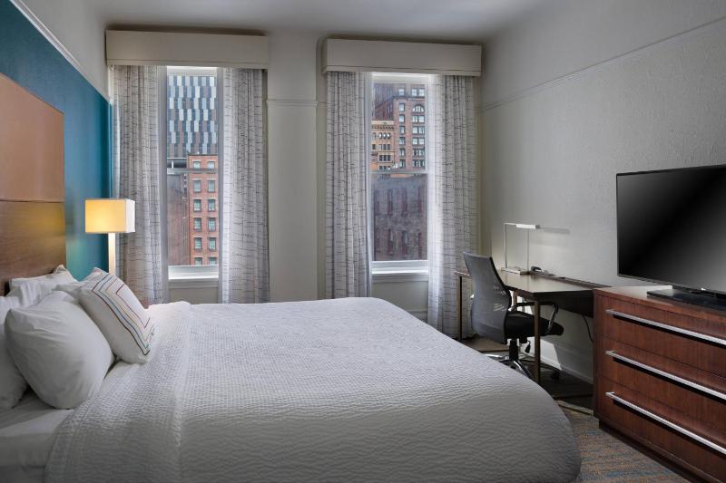 Residence Inn by Marriott Cleveland Downtown - image 1