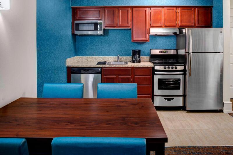 Residence Inn by Marriott Cleveland Downtown - image 9