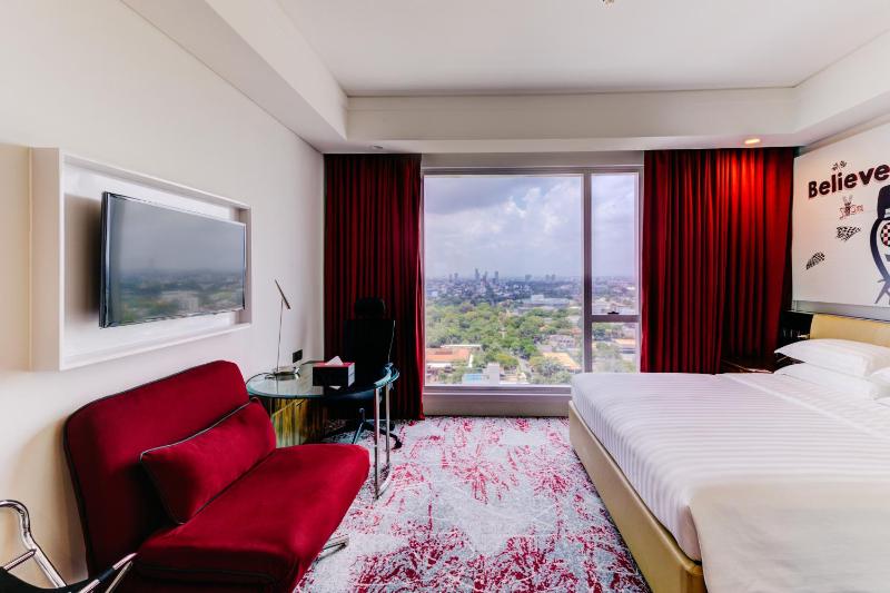Standard King Room image 4