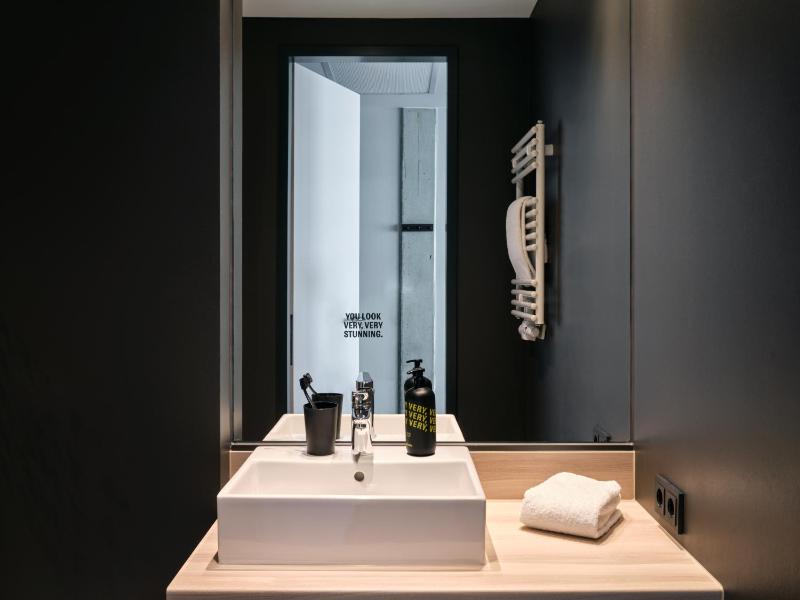 STAYERY Bremen Altstadt - alle Zimmer mit Klimaanlage - image 10