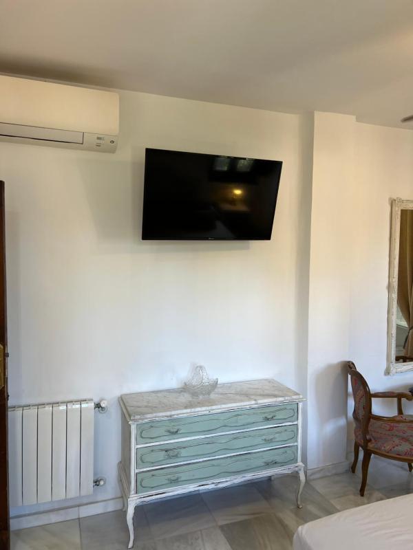 Deluxe Queen Room image 2