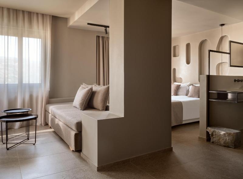 Lifestyle Suite with Mountain View image 2