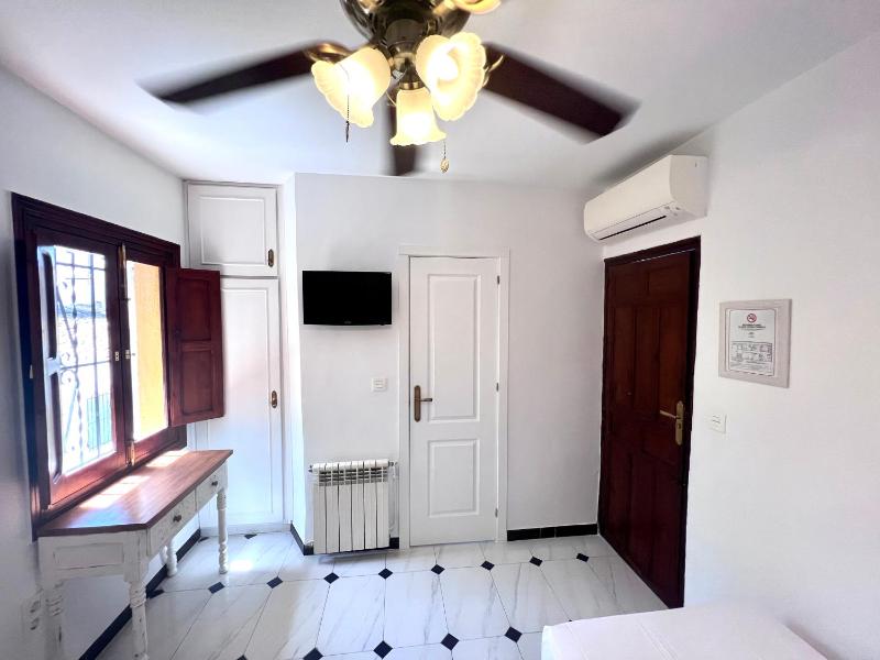 Double or Twin Room image 3