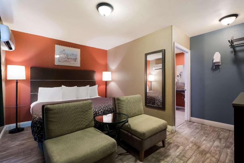 Standard King Room - Non-Smoking  image 4