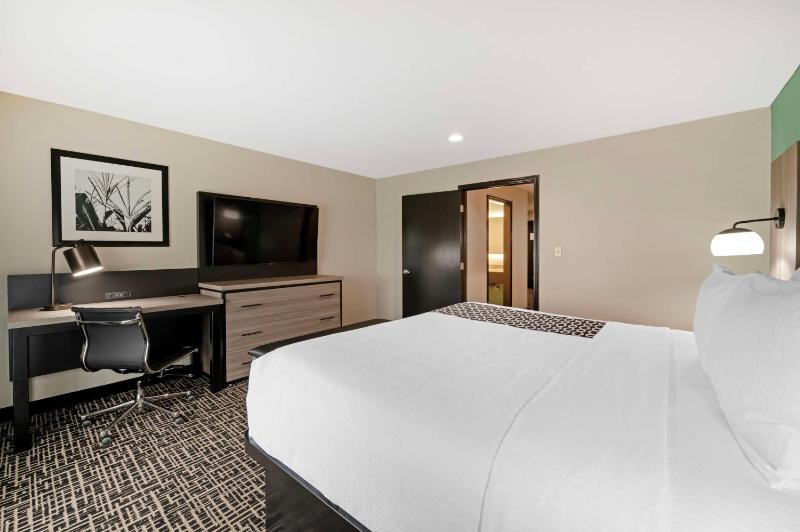 Two-Bedrooms King Suite image 4
