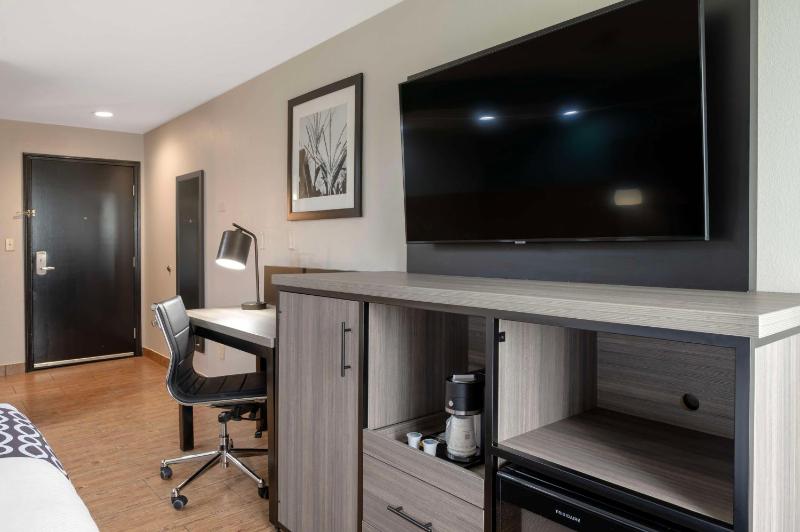King Suite with Spa Bath - Non-Smoking image 3