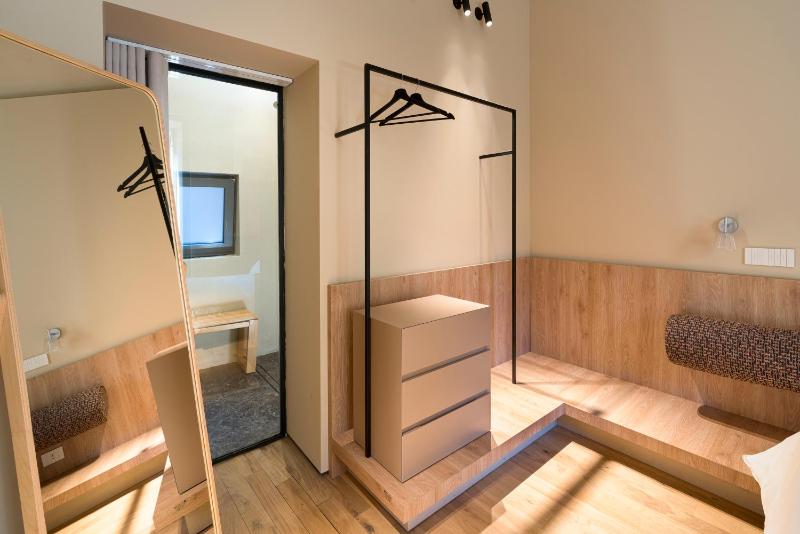Superior King Room image 2