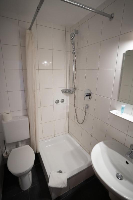Single Room image 3