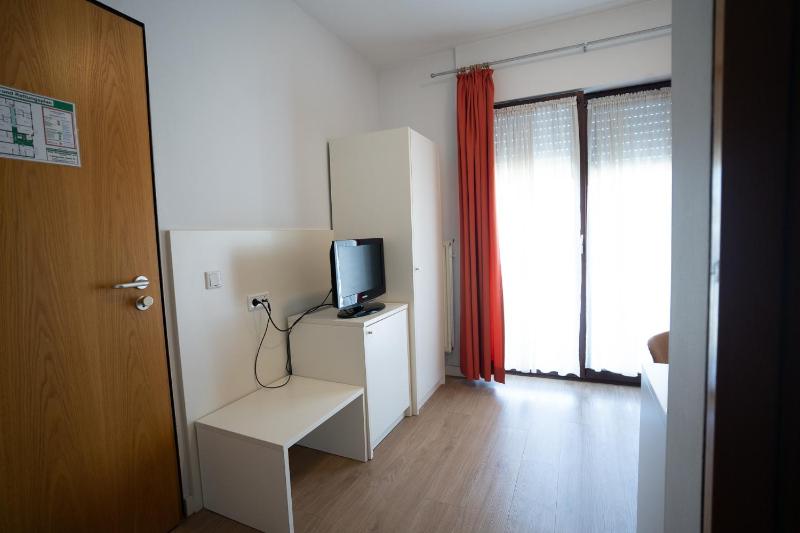 Single Room image 4