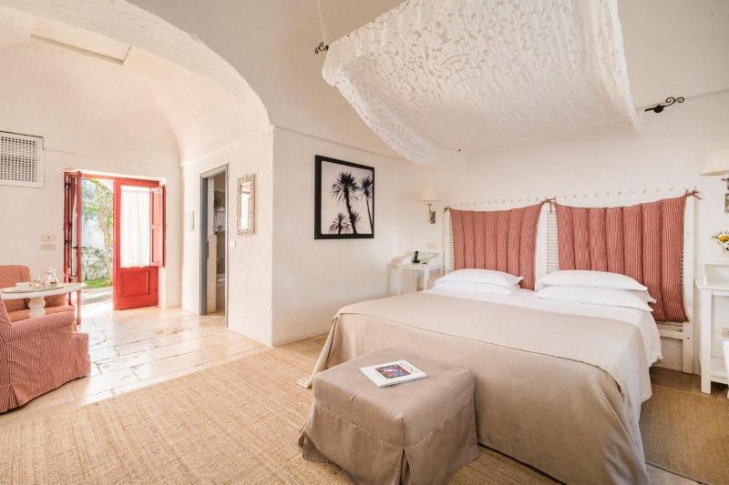 Deluxe Double Room image 4