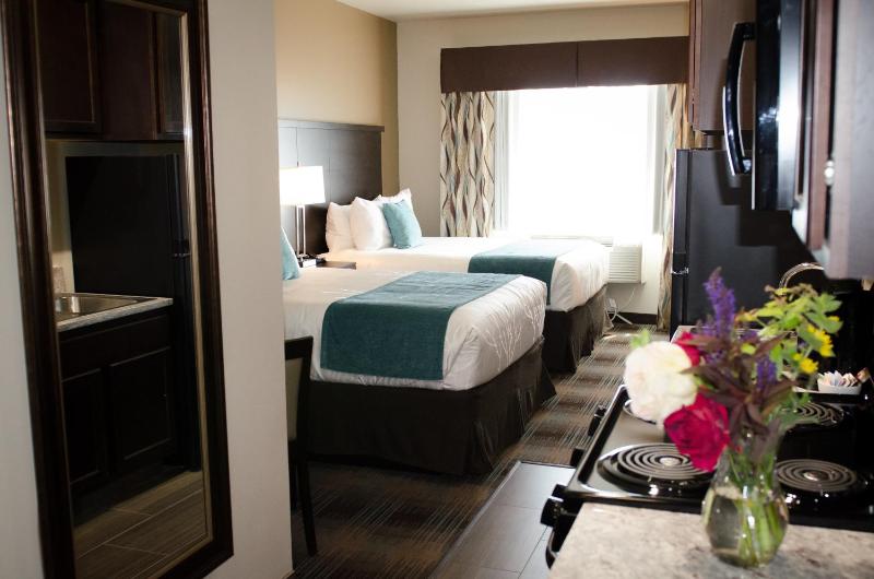 Two Queen Beds with Kitchen image 4
