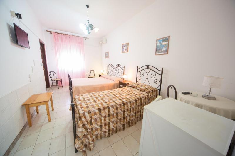 Budget Twin Room image 2