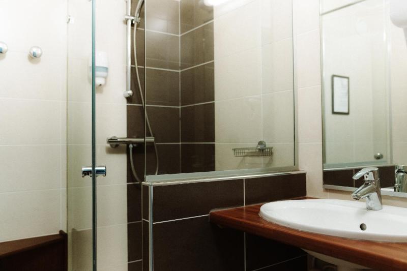 Double Room with Balcony and kitchenette - Garden View image 3